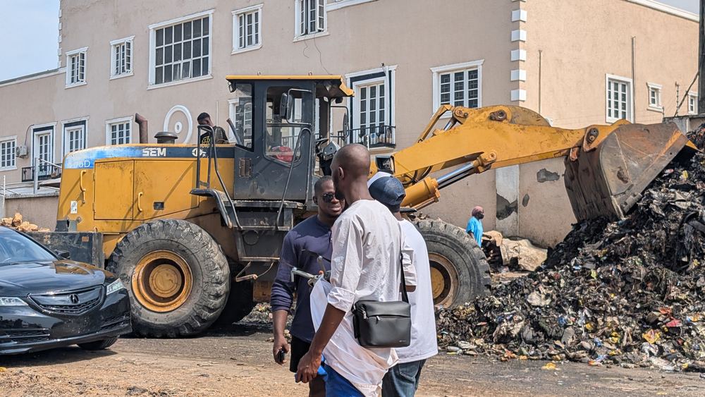 A loader at the face, beside a house